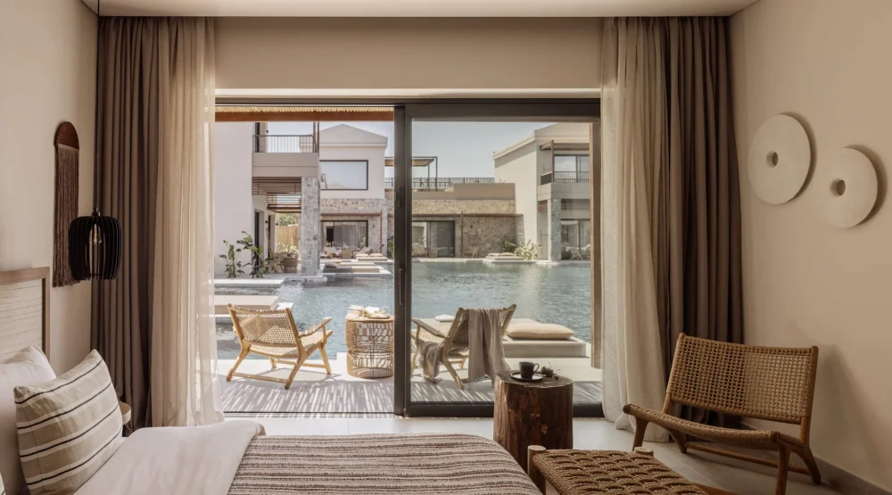 Deluxe Junior Suite Swim Up at Unda