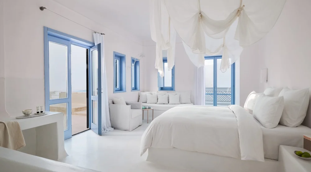Luxury Bungalow with Outdoor Hydro-massage Bathtub at Mykonos Blu, A Resort To Live