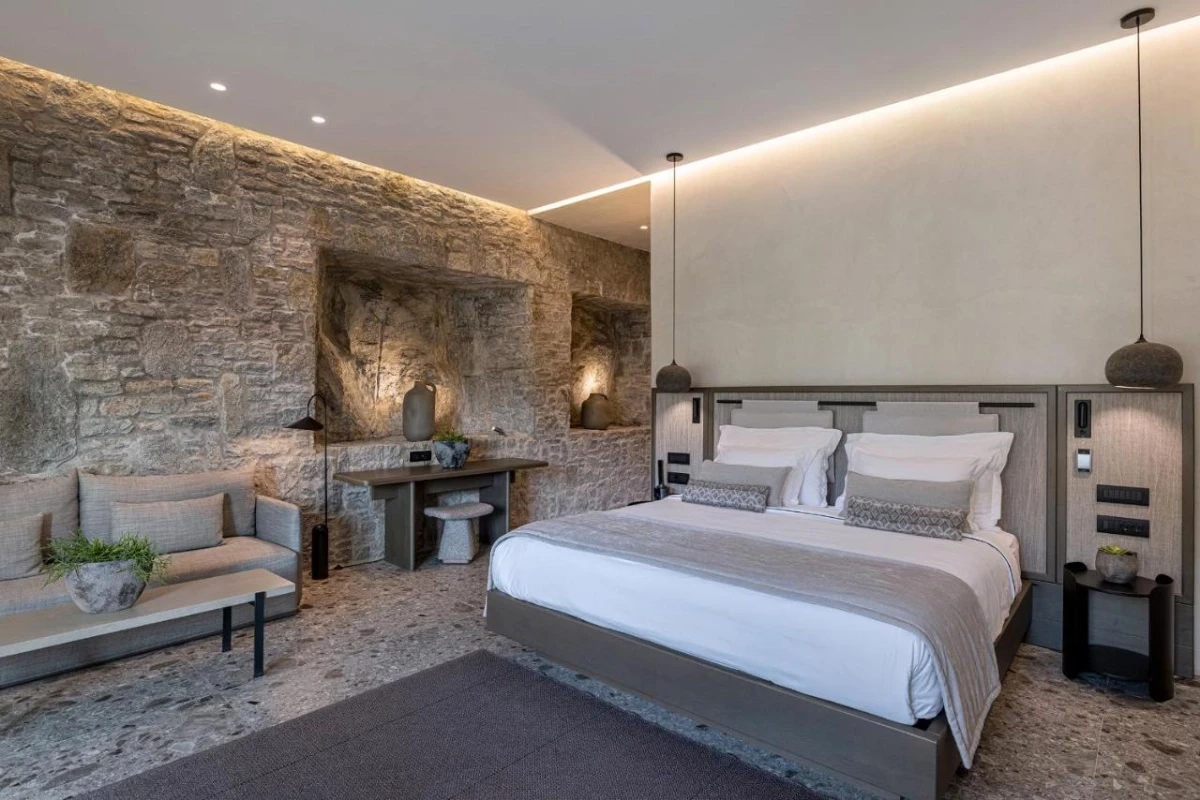 Aeonic Suites & Spa