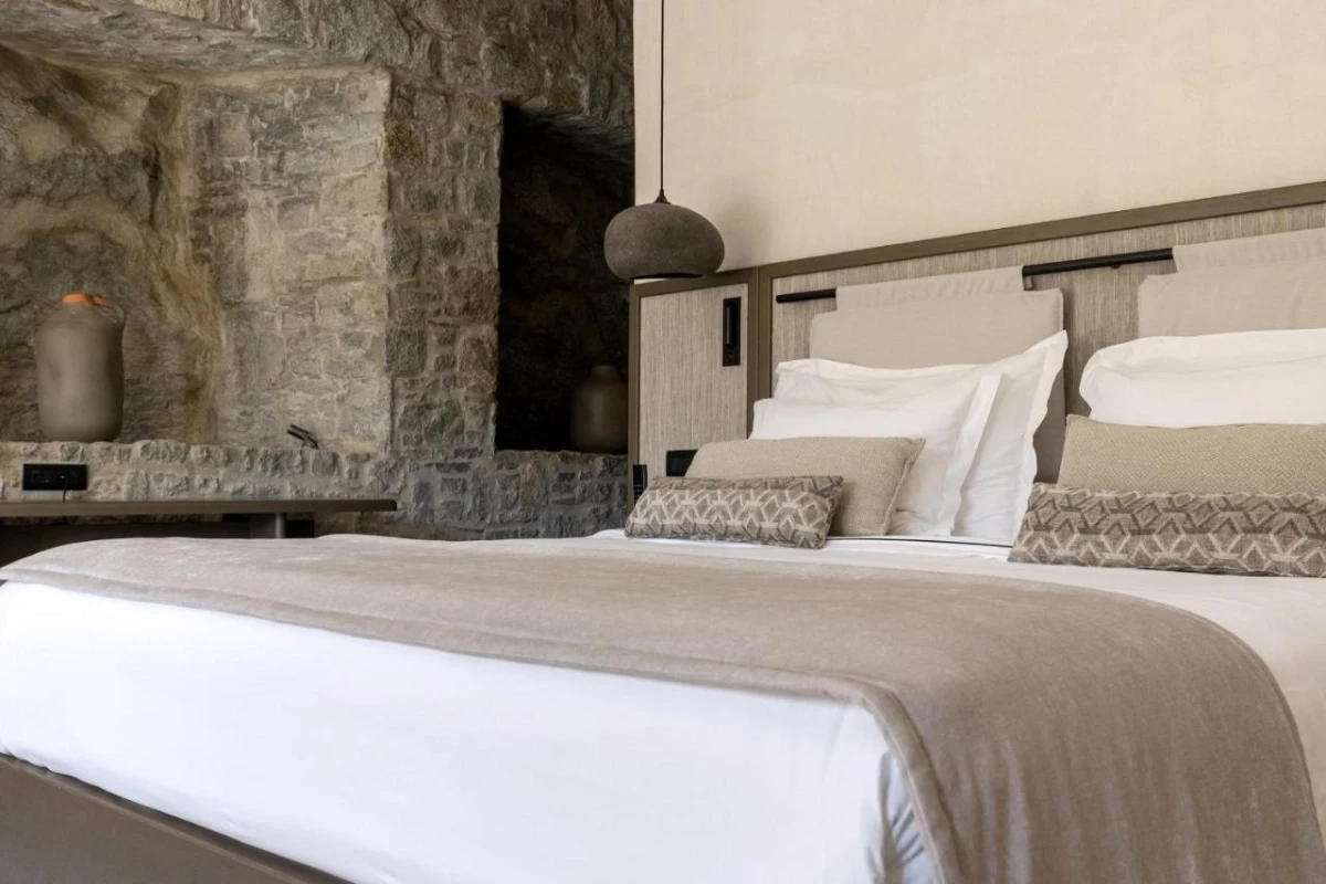 Aeonic Suites & Spa