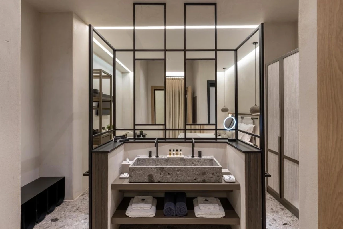 Aeonic Suites & Spa