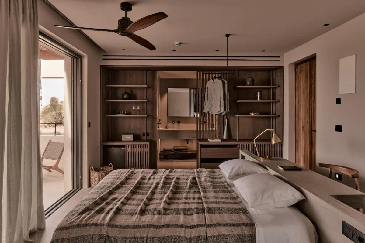 Theros All Suite Hotel
