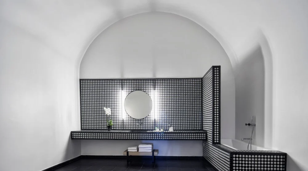 Senior Jetted Tub Suite at Katikies Garden Santorini