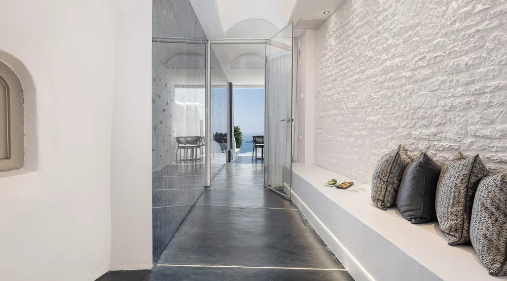 Cave Suite with Indoor Hot Tub at On The Rocks