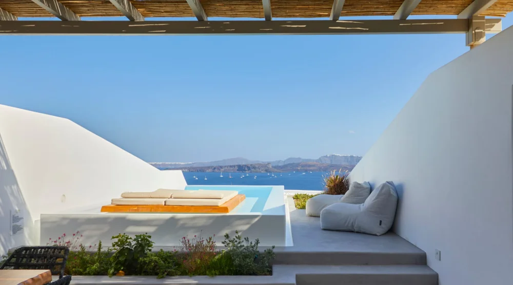 Phōs Signature Suite with Absolute Infinity Heated Pool - Caldera Sea View at Phos The Boutique