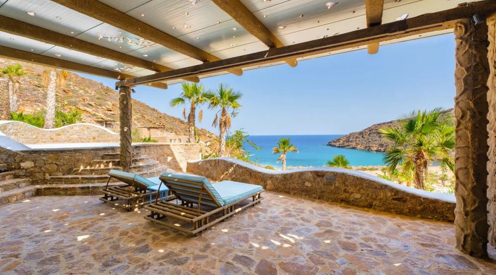 Junior Sea View Suite with Pond at Calilo