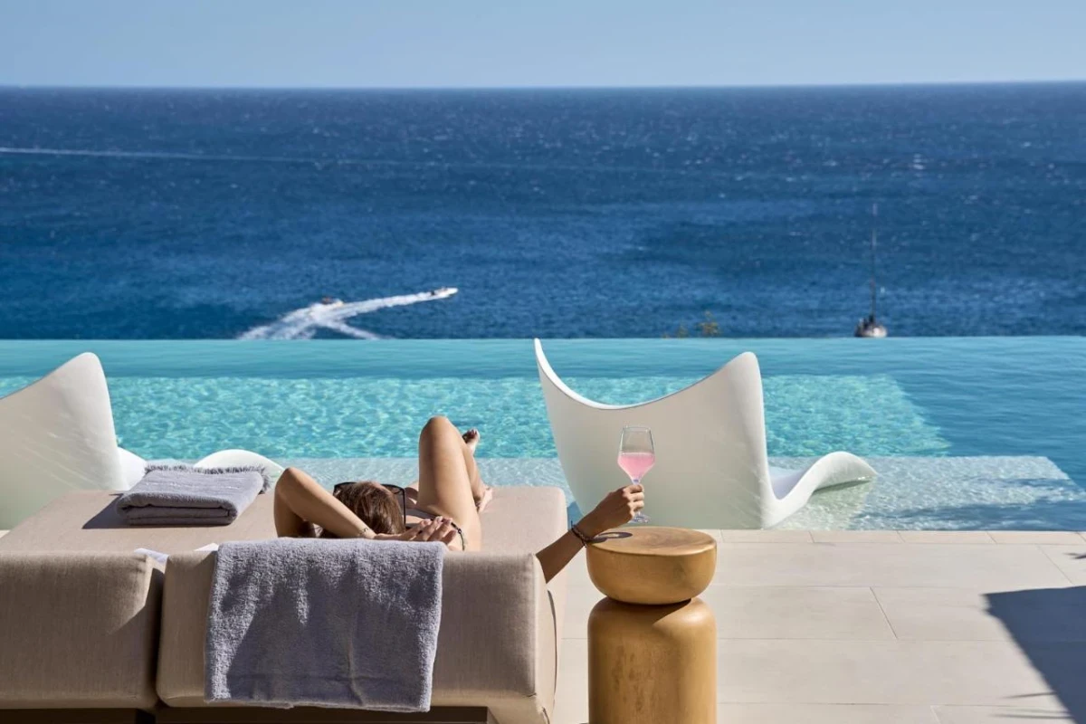 Ios Grand Pool Suites