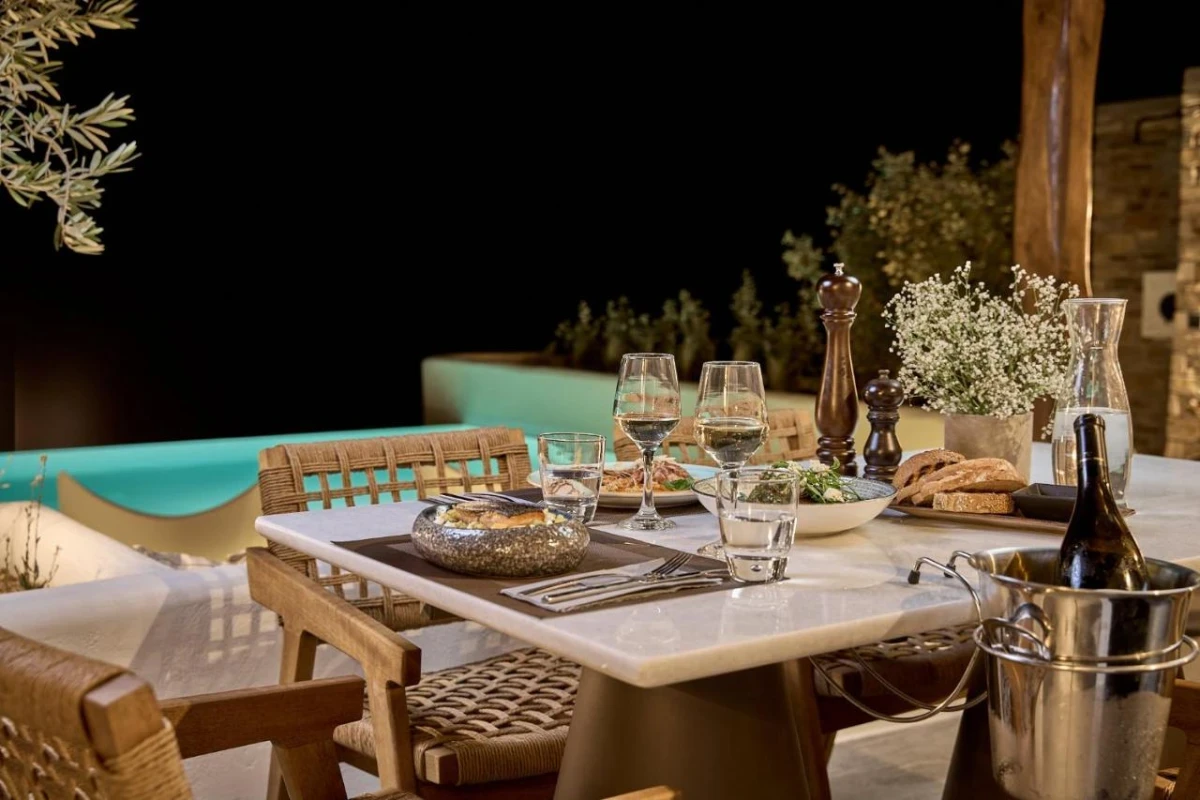 Ios Grand Pool Suites