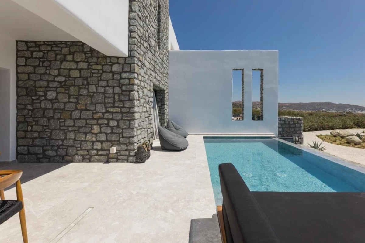 Milestones Naxos