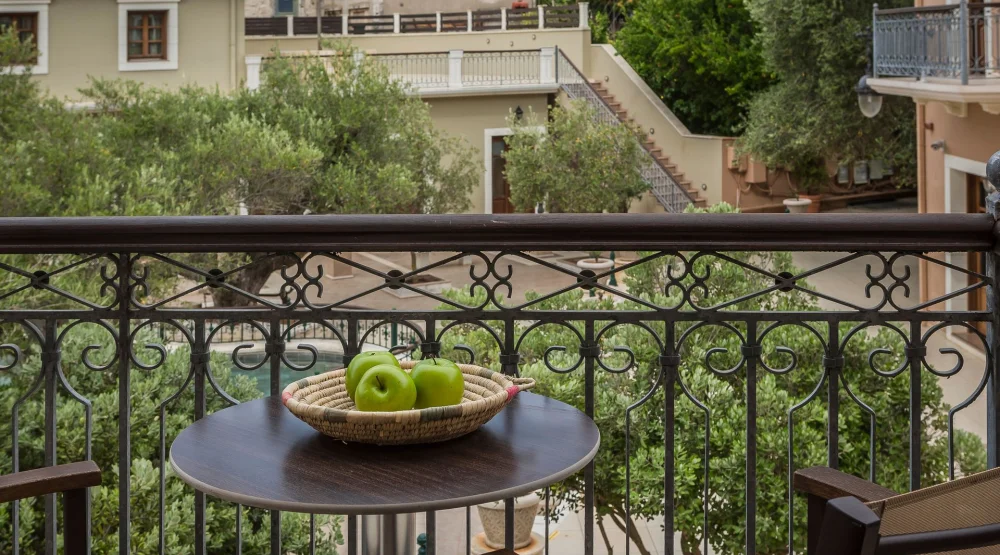 Suite with Courtyard View No 105 at Balhambra Suites