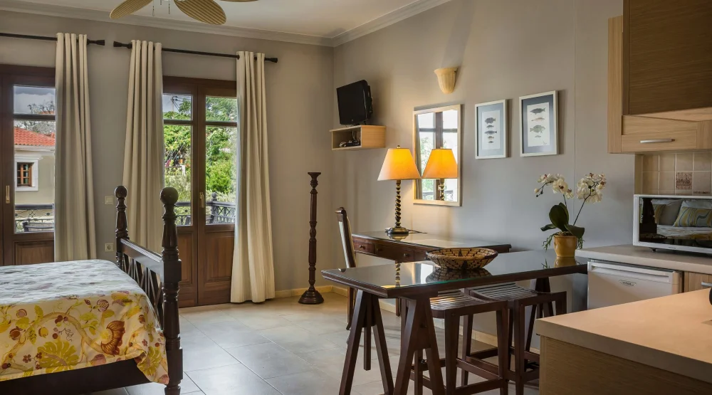 Superior Suite with Courtyard View No 107 at Balhambra Suites