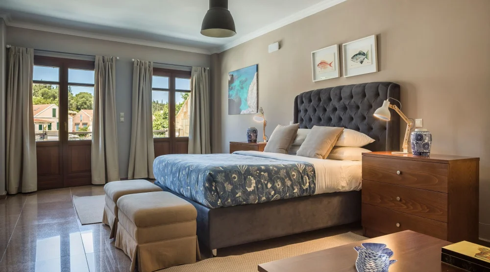 Executive Suite with Partial Harbour View No 111 at Balhambra Suites