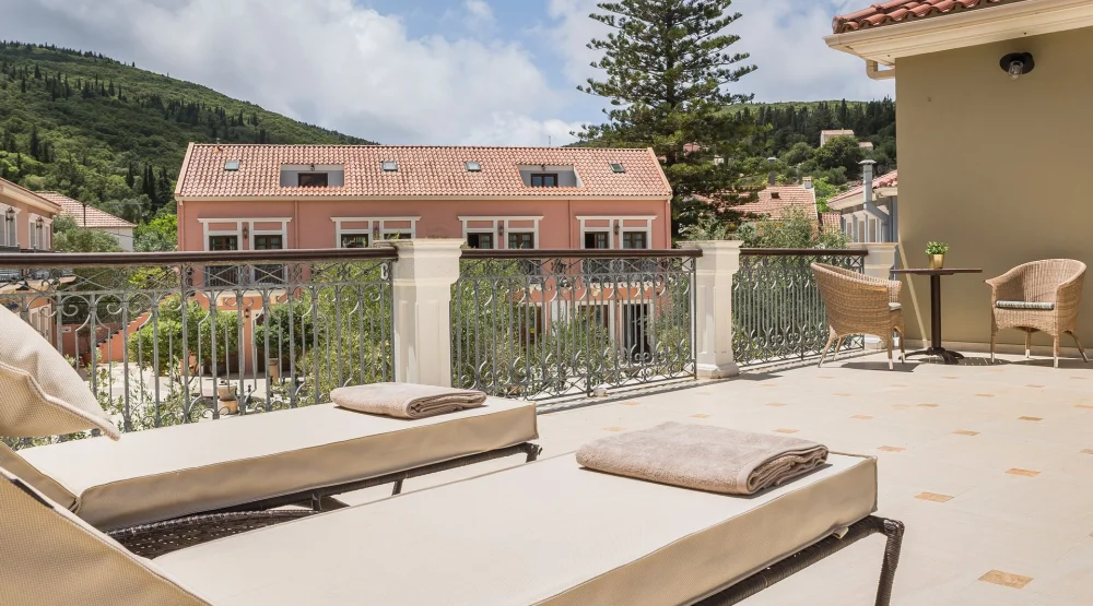 Superior Suite with Courtyard View No 112 at Balhambra Suites