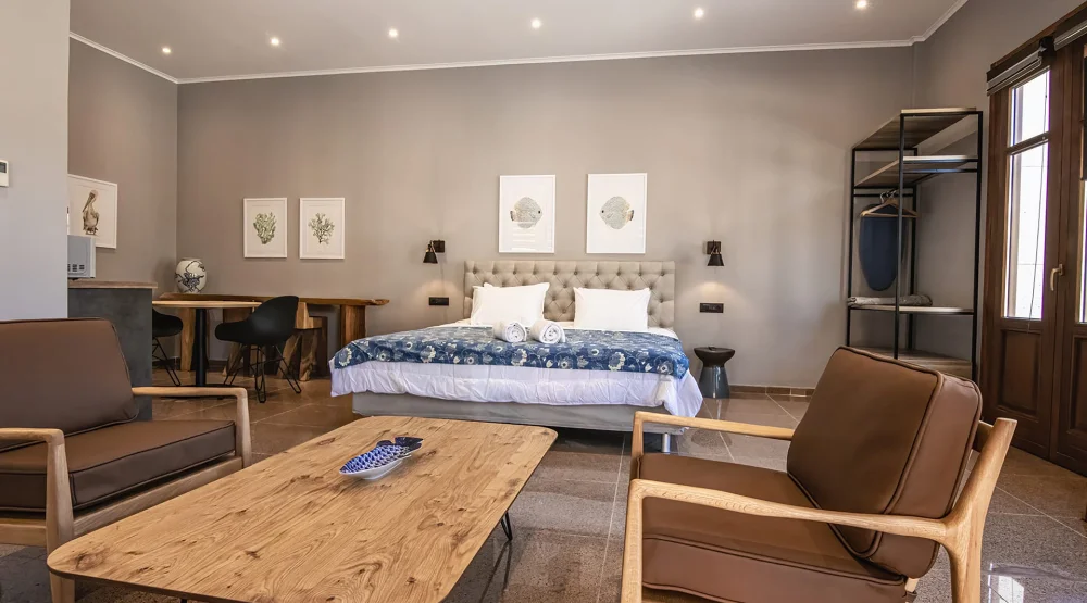 Ground Floor Suite with Courtyard Views 115 at Balhambra Suites
