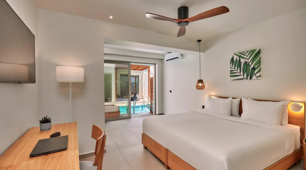 Double Swim Up Room at Enorme Santanna Island