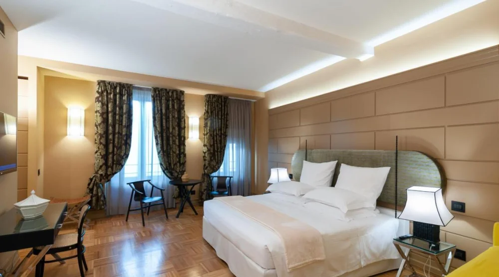 Luxury Triple Room at Hotel Number Nine