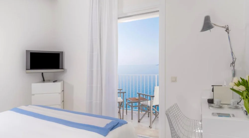 Superior Double Room with Sea View at Casa Angelina