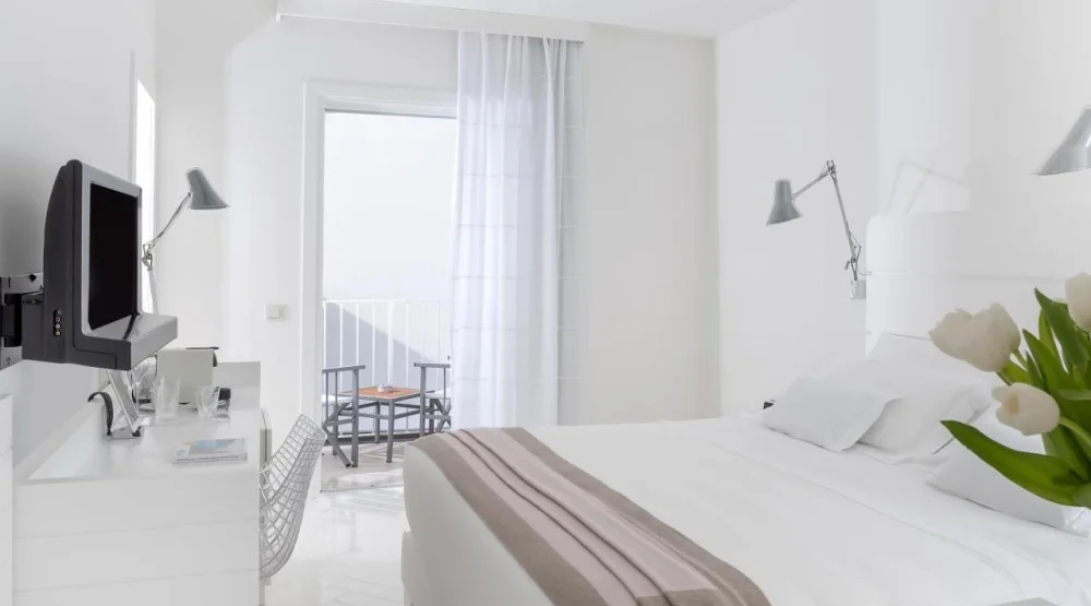 Classic Double Or Twin Room with Partial Sea View at Casa Angelina
