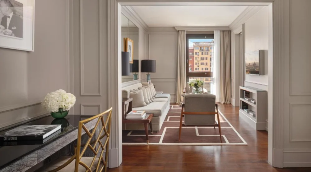 Superior Suite with River View at Portrait Firenze