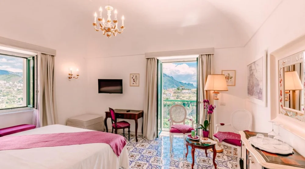 Grand Deluxe Suite with Sea View at Palazzo Pascal