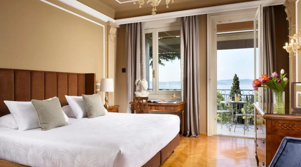 Deluxe Lake View with Balcony at Villa Cortine Palace Hotel